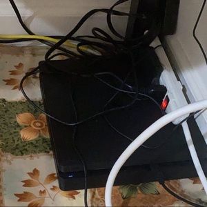 Selling ps4 1tb